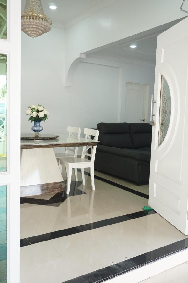Beit Azzahra Private Pool Villa At Pantai Batu Hitam Kuantan Eksteriør bilde